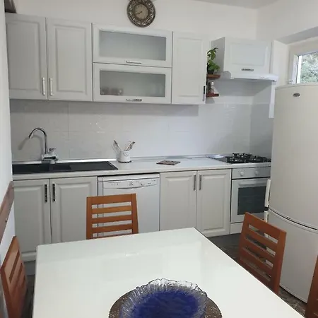 Apartment Pobuk *